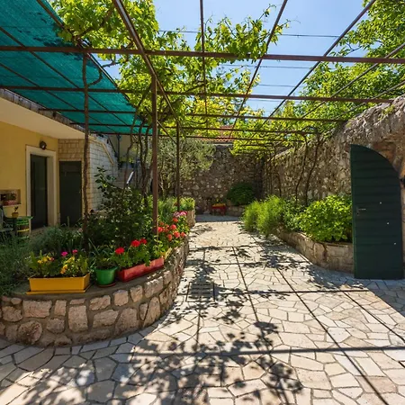 Vakantiehuis Manas *