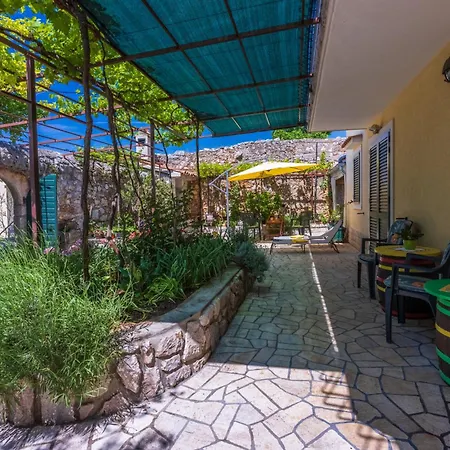 Manas Ferienhaus *